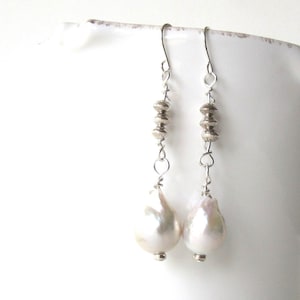 Minimalist Dangle Earrings, Dangle Drop Earrings, Pearl Drop Earrings, Pearl Dangle Earrings, Baroque Pearl Earrings, Pearl Earrings