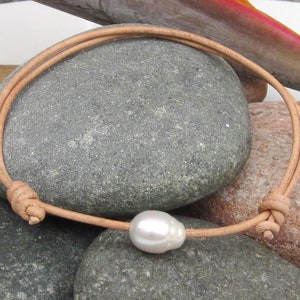 Minimalist Anklet Boho, White Pearl Anklet, Sea Pearl, Leather Anklet, Adjustable Anklet, Beach Jewelry, Ankle Jewelry, Boho Boho Anklet