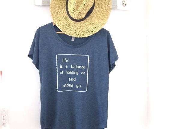 Bee You Women/'s Fashion Fit Inspirational Graphic T Shirt BE STILL Boho Yoga Style Uplifting Positivity Chic Weekend Comfy Tee