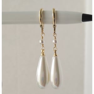 Teardrop pearl earrings, Bridal earrings, Bridesmaids earrings, White Pearl earring for women
