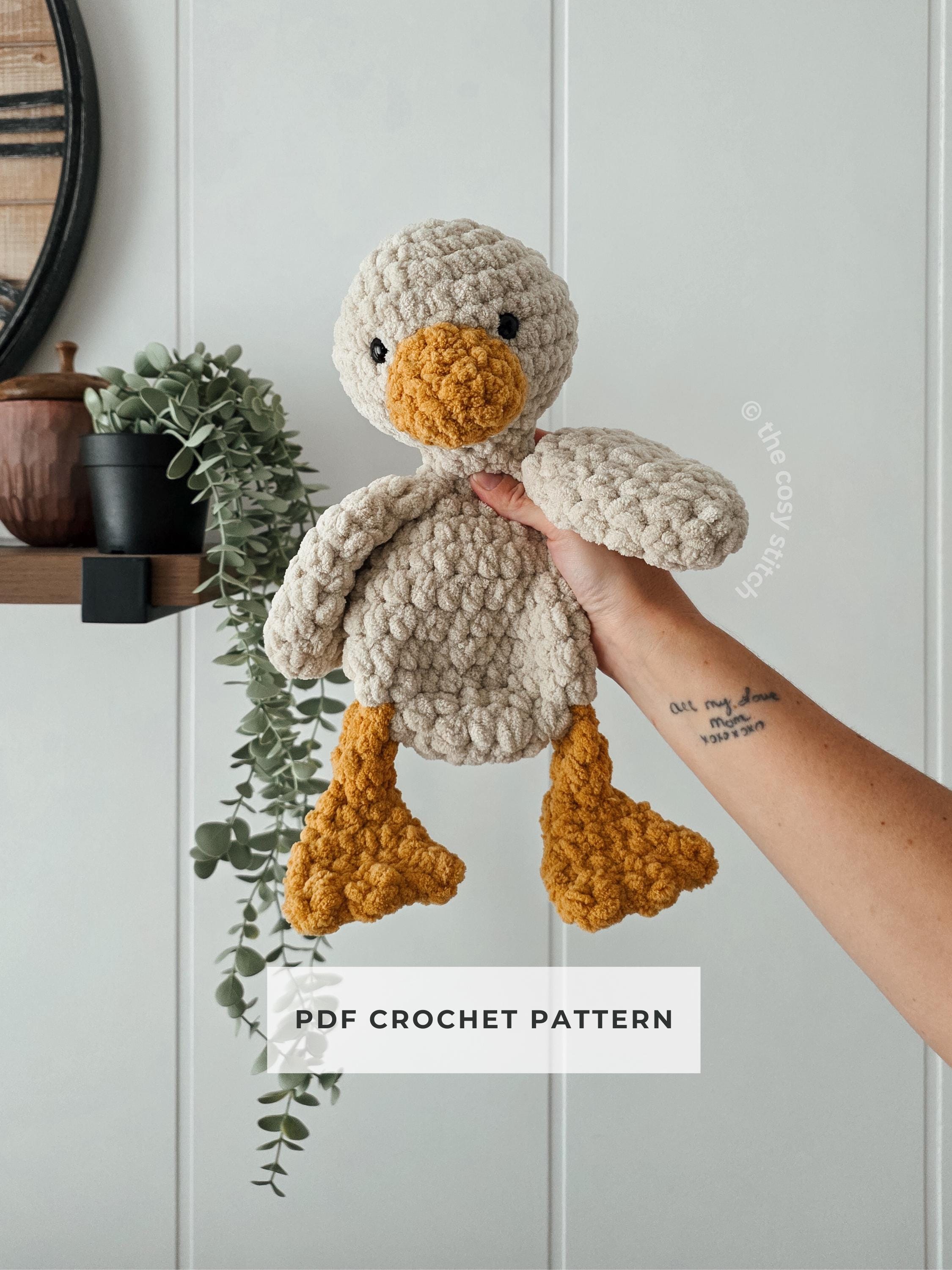 かぎ針編みのアヒルのぬいぐるみパターン | ダービー・ザ・ダック