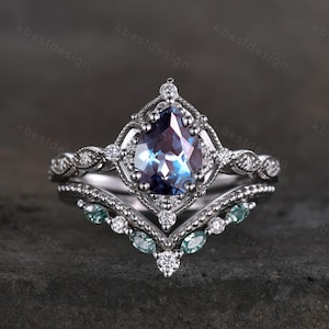 Ensemble de bagues de fiançailles en alexandrite vintage art déco en forme de poire en alexandrite incurvée, bague empilable en agate mousse, bague de promesse de mariée unique