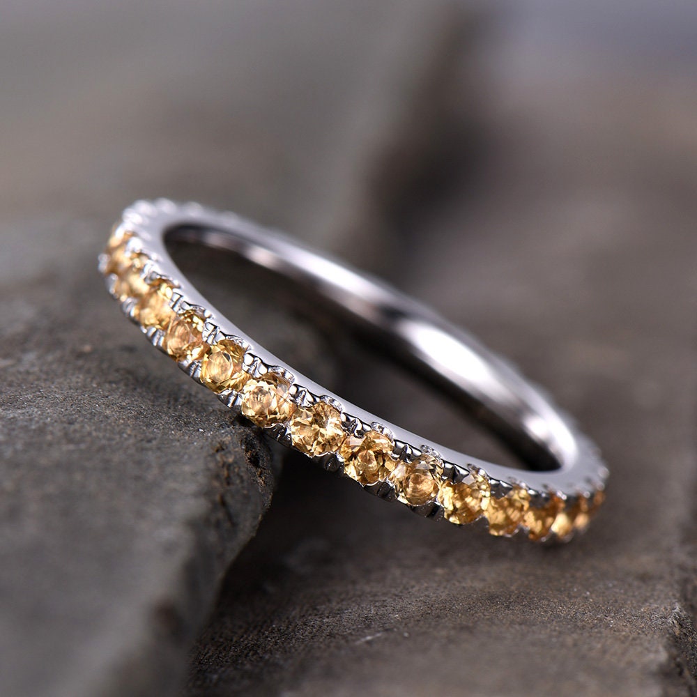 Anillo de bodas de citrino, anillo de citrino amarillo, banda de eternidad completa, banda apilable de plata esterlina bañada en oro blanco, anillo de aniversario