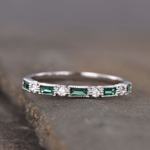 Emerald Wedding Band Half Eternity Band Art Deco Stacking Wedding Ring Anniversary Ring Sterling Silver Rose Gold Plated Milgrain immagine 8
