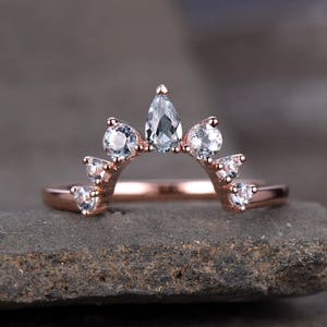 Krone Ehering Aquamarin Ehering Kurve Trauring Stapelring Chevron Ring Rosevergoldetes Sterling Silber Jubiläumsring