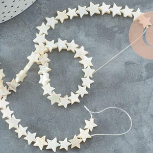 Natuurlijke iriserende witte parelmoeren sterkraal 8-9 mm, witte parelmoeren ster, 1 streng van 39 cm, 1 stuk (G6611)