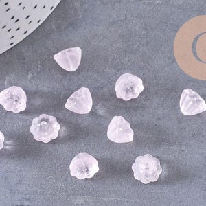 Very light pink glass flower beads, Czech glass beads, flower beads, purple glass, 11mm, x10 (G4586)