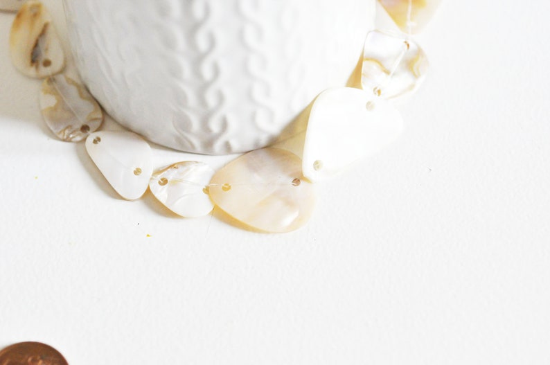 Perle connecteur ovale nacre blanche-beige naturelle nacre carré,nacre naturelle, coquillage marron,création bijoux, 20-35mm,lot de 5 G5136 image 1