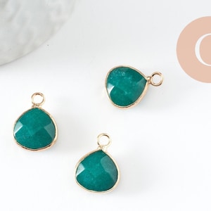 Natural turquoise blue jade teardrop pendant in gold-plated brass, 18mm, x1 (G0422)