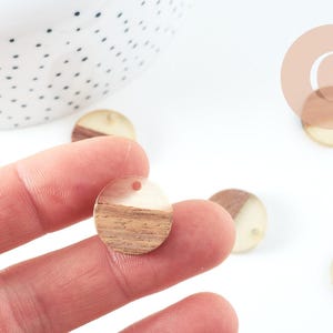 pendentif disque bois résine, bois naturel, perles bois, Perles géométriques,perle ronde,perle ronde bois ,18mm, x5 G1880
