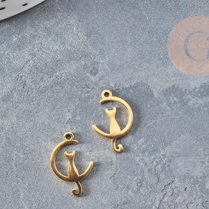 Pendentifs chat lune acier 201 doré inoxydable IP 17.5mm, x1 (G4832)