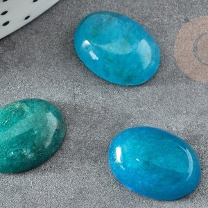 Cabochon jade turquoise foncé, cabochon ovale, jade naturel,18 x13mm, cabochon pierre, pierre naturelle, X1 G2025