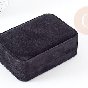 Black velvet jewelry box, rectangular, 100mm, x1 (G3837)