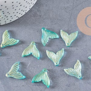 Turquoise glass fishtail pendant, 19x19.5mm, x10 (G6290)