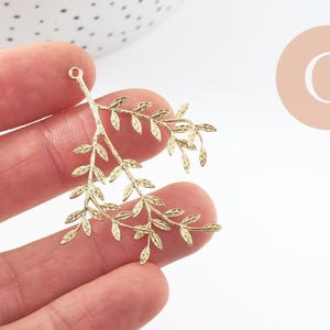 Pendentif branche feuille laiton laiton brut 48mm, x2 (G6584)