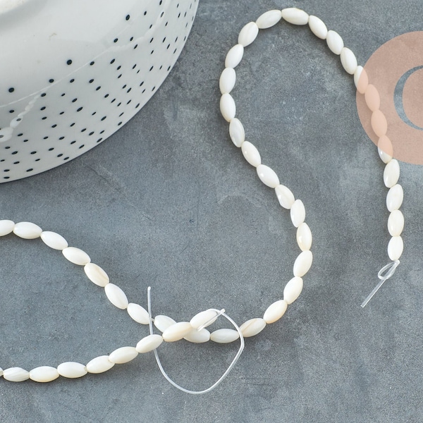 Perle ovale nacre blanche,perles coquillage ,grain de riz,coquillage naturel, fil de 38cm,8mm, X1 G0770