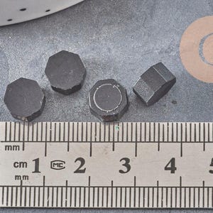 Granulés cire noire à cacheter,fourniture pour création de sceaux personnalisés pour vos sceau et invitations de mariage DIY, x100 (G4956)