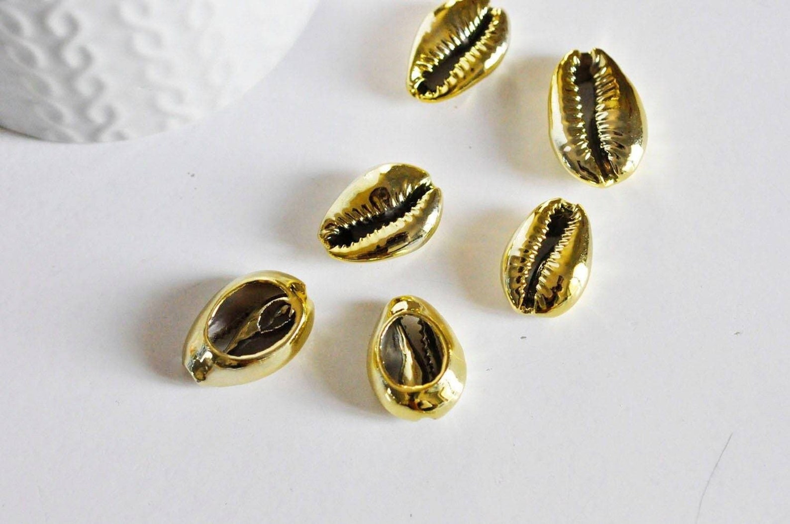 Bijou Ancien Années 70 Coquillage Couronne - Coquillage Cauri - Argenté - Occasion