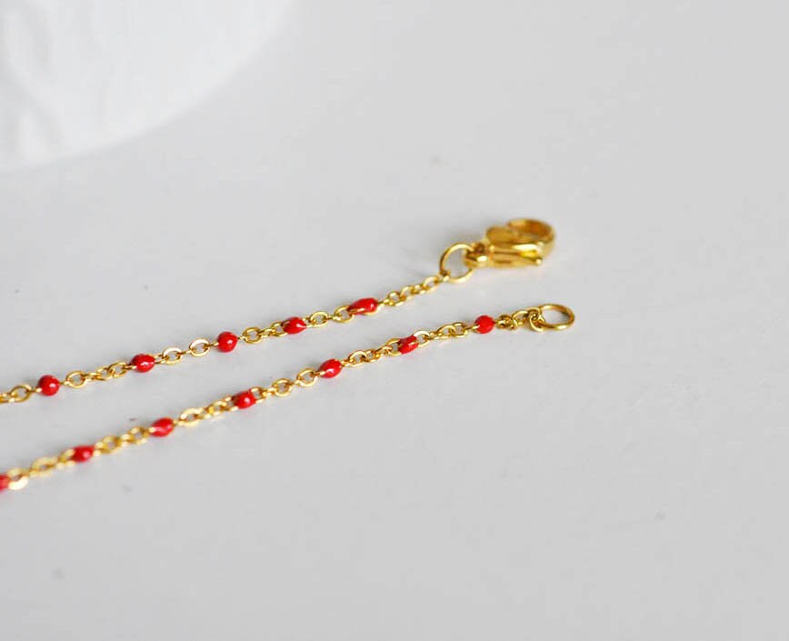 Pendentif Vintage En Métal Doré Et Résine Rouge Avec Chaîne - Style Demi-perle
