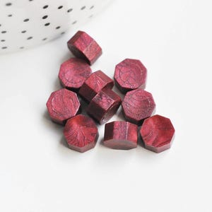 Granulés cire bordeau à cacheter, fourniture pour création de sceaux personnalisés pour sceaux et invitations de mariage DIY, les 100,G3281
