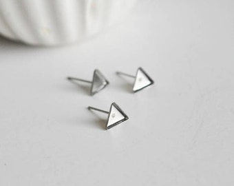 triangle platinum ear studs, earrings, jewelry creation, triangle cabochon support, 8mm x 7mm, lot 10-G1796