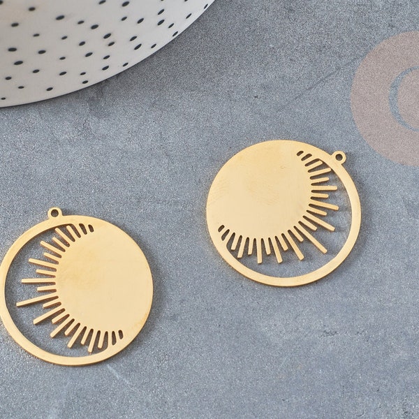 Round golden steel sun pendant 32mm, golden stainless steel charm, nickel-free pendant, jewelry creation, X1 G6161