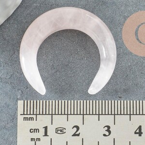 Pendentif Lune quartz rose, Pendentif bijoux pierre, pierre naturelle, quartz rose naturel, pierre non percee,30mm, x1 (G5126)
