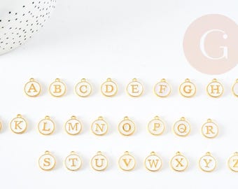 Round gold-plated zamac pendant with white enamel alphabet initials 14mm, x1 (G2522)