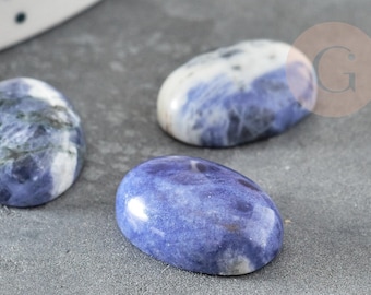 Natural blue sodalite oval cabochon 13x18mm, x1 (G2659)