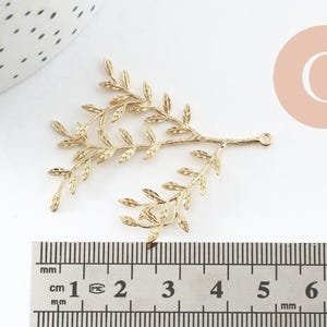 Pendentif branche feuille laiton laiton brut 48mm, x2 (G6584)