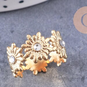 Bague réglable fleurs marguerites et zircons acier doré 304 inoxydable IP taille 54, x1 (G10692)