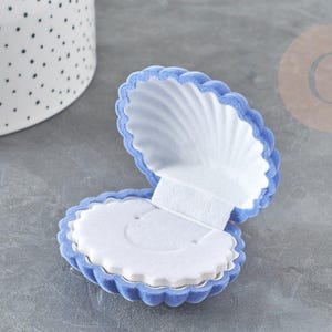 Ecrin bijou coquillage Velours bleu, boite bijoux, rangement bijoux, intérieur blanc, 3.5x3.8cm, x1 G3293