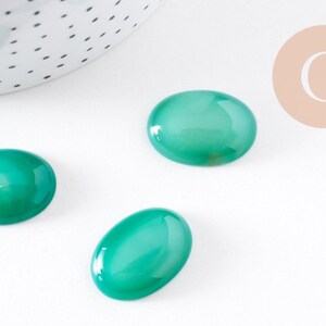 Natural emerald green agate cabochon 25x18mm, x1 (G10212)