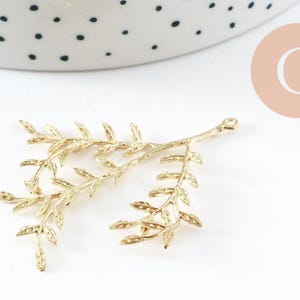 Pendentif branche feuille laiton laiton brut 48mm, x2 (G6584)