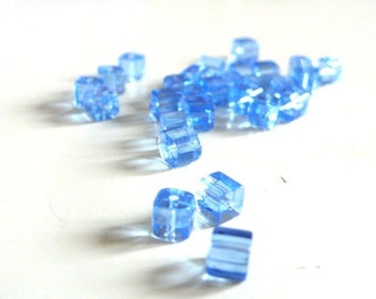 5 mm hellblaue quadratische Glasperlen, quadratische Perlen zur Schmuckherstellung, X50 G2456