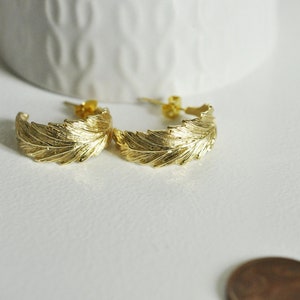 Boucles créoles feuille laiton doré 18k,bijoux doré,créoles originales,oreille percée, la paire, boucle Dorée 18k,24mm, X1 G0916