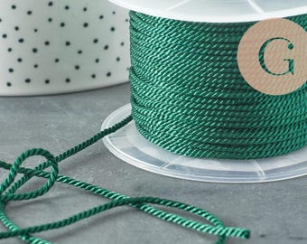 cordon satiné vert foncé, cordon pour bijoux,cordon vert, scrapbooking,corde décoration, largeur 2mm, longueur 1 mètre-G463