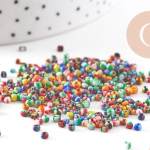 Petite Perle rocaille rayé multicolore 1.5x2mm x 10gr (G10934)