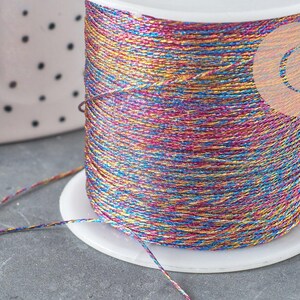 Fil polyester métallisé multicolore 0.4mm, x1 bobine de 50 mètres (G5941)