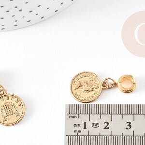Pendentif médaille ronde Penny zamac doré 2.1cm, pendentif doré, médaillon,métal doré, x1 G0355