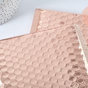 Envelopes plásticos bolha metálicos rosa claro 22,5x15cm, x10 (G6810)