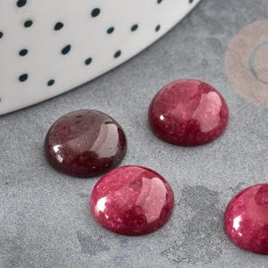 Bourgondiërode jade cabochon, ronde cabochon, natuurlijke jade, jade cabochon, 2 mm, x1 G0268