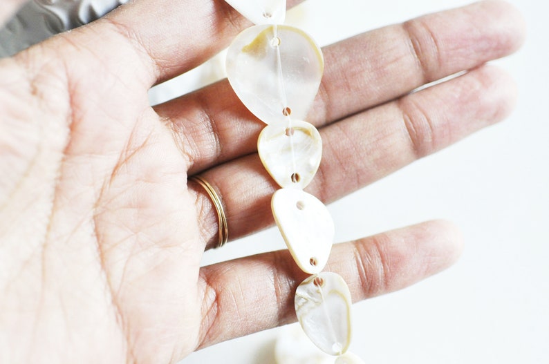 Perle connecteur ovale nacre blanche-beige naturelle nacre carré,nacre naturelle, coquillage marron,création bijoux, 20-35mm,lot de 5 G5136 image 4