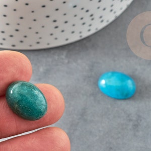 Cabochon jade turquoise foncé, cabochon ovale, jade naturel,18 x13mm, cabochon pierre, pierre naturelle, X1 G2025