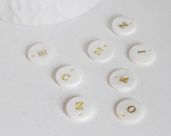 Round white mother-of-pearl letter pendant, alphabet pendant, white shell, natural shell, 11mm, 1 hole-G0049