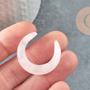 Pendentif Lune quartz rose, Pendentif bijoux pierre, pierre naturelle, quartz rose naturel, pierre non percee,30mm, x1 (G5126)