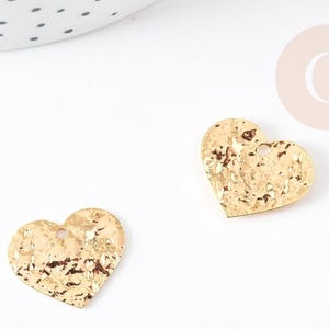 Hammered heart pendant in 18K gold-plated brass, geometric textured pendant, jewelry creation, 20x17mm, x2 G3302