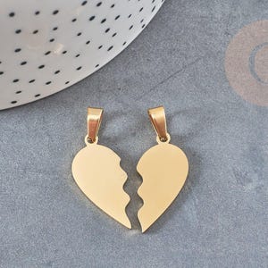Abtrennbarer, vergoldeter Herzanhänger aus Stahl, nickelfreier, vergoldeter Stahlanhänger zur Herstellung von Schmuck für Liebe und beste Freundinnen, 26,5 mm, x2 G3633