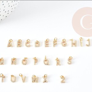 Pendentif doré lettre initiale cristal blanc laiton doré 8.5-9mm, x1 (G3142)