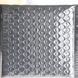 Enveloppes à bulles en plastique noir brillant,un emballage auto-adhésif pour vos expéditions 150x130mm, x10 G3211